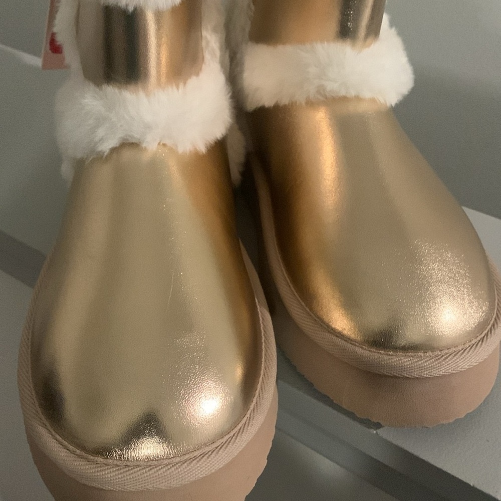 LMT: Juicy Couture Women Rose Gold Shimmer Boots - Picture 9 of 15